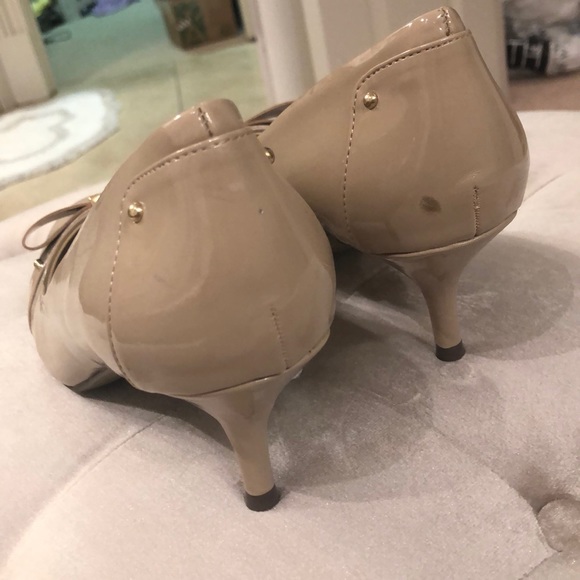 Shoes. - Picture 3 of 5